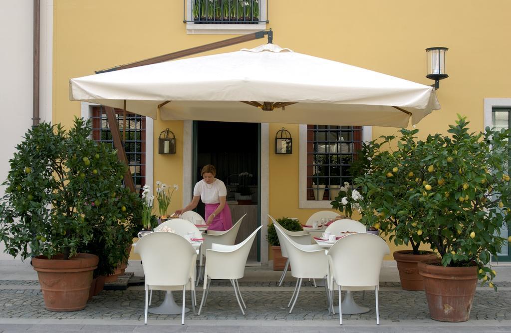 Charming Hotel Dei Chiostri Фоллина Экстерьер фото