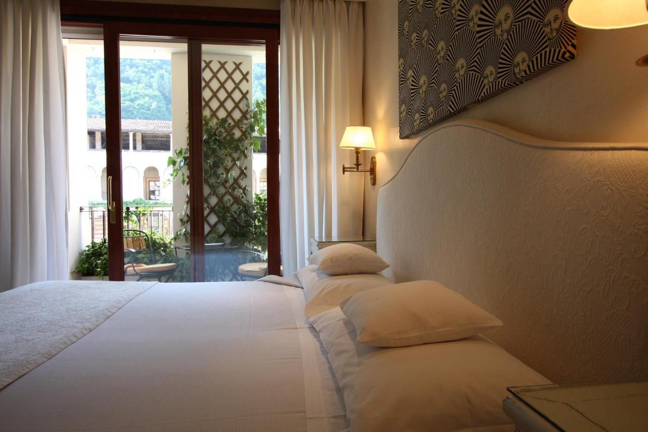 Charming Hotel Dei Chiostri Фоллина Экстерьер фото